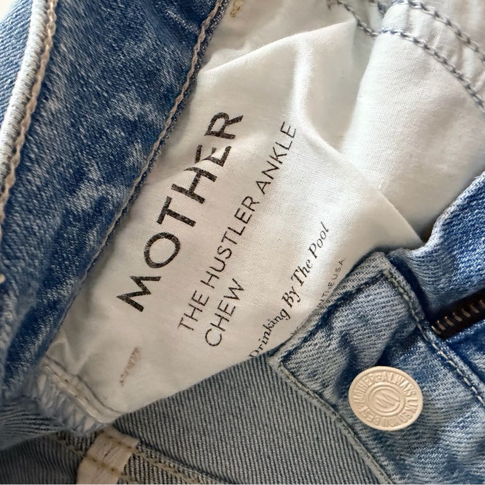 MOTHER The Hustler Ankle Chew Jeans 26 Light Wash Distressed Raw Hem Crop - Picture 16 of 16